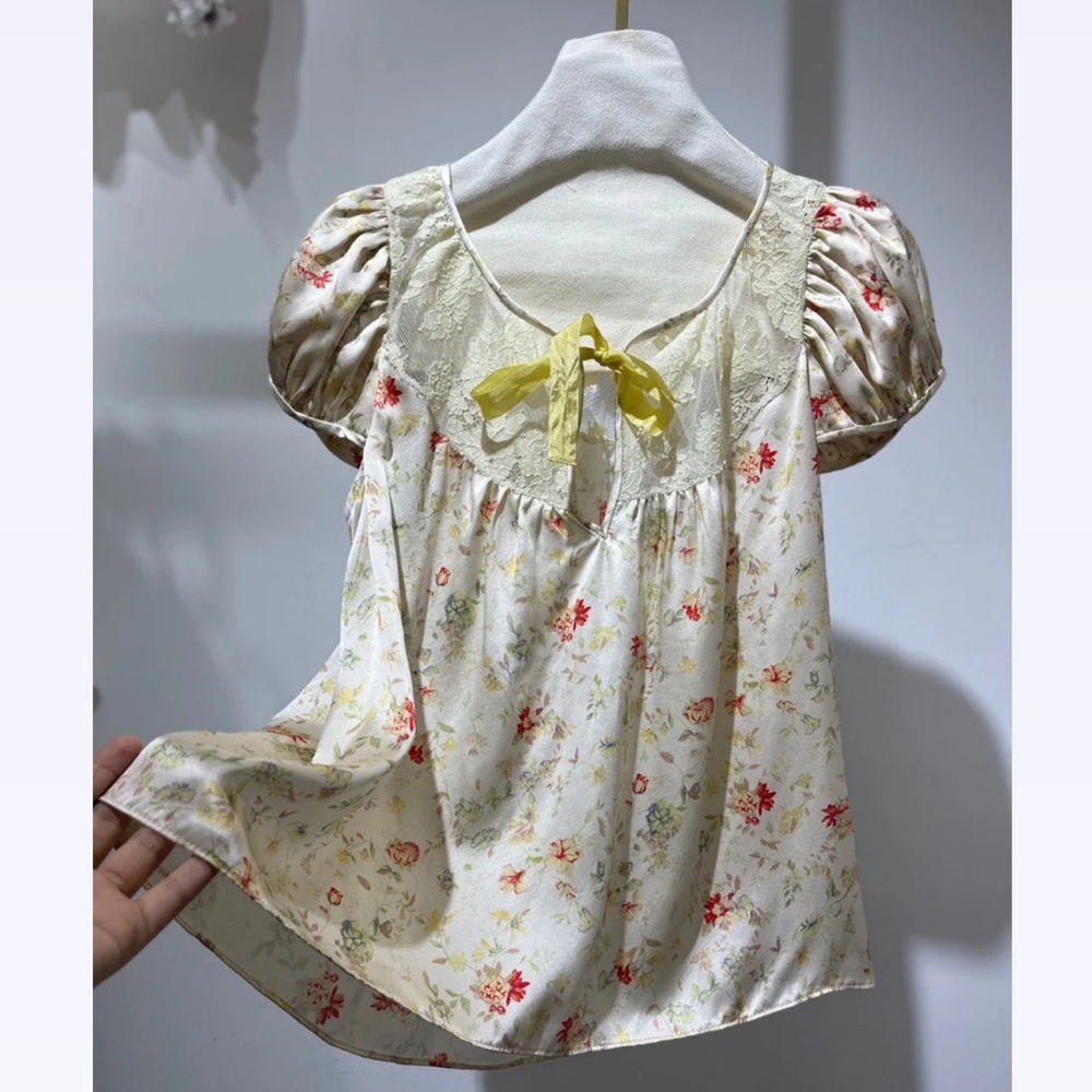 Doen Camri Floral Silk Top - Picture 5 of 9